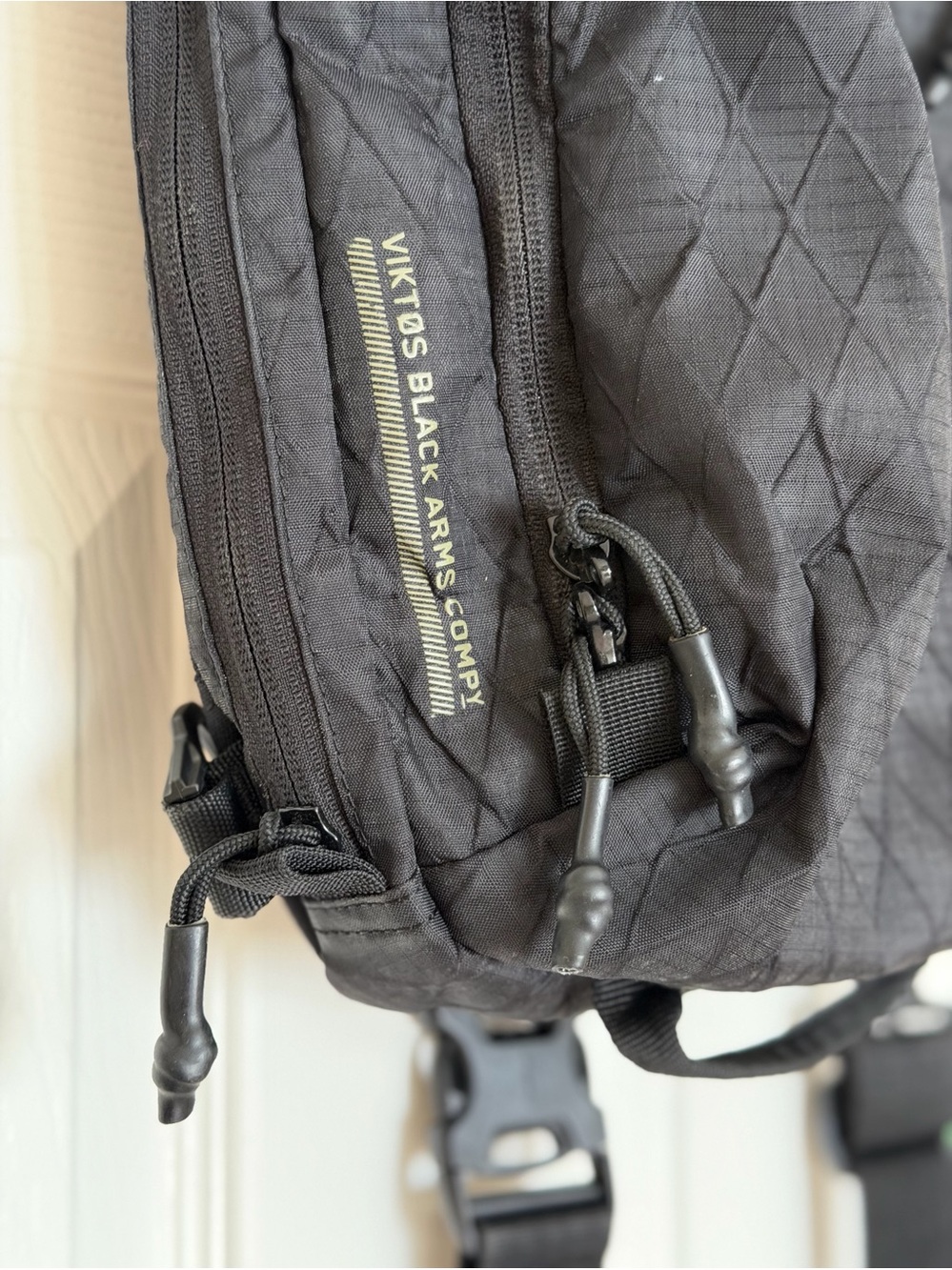 VIKTOS Upscale XL Slingbag Color Black - Picture 7 of 17